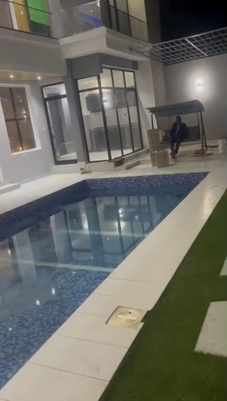 Villa R+2 de standing avec piscine à Saly, face à Diambars