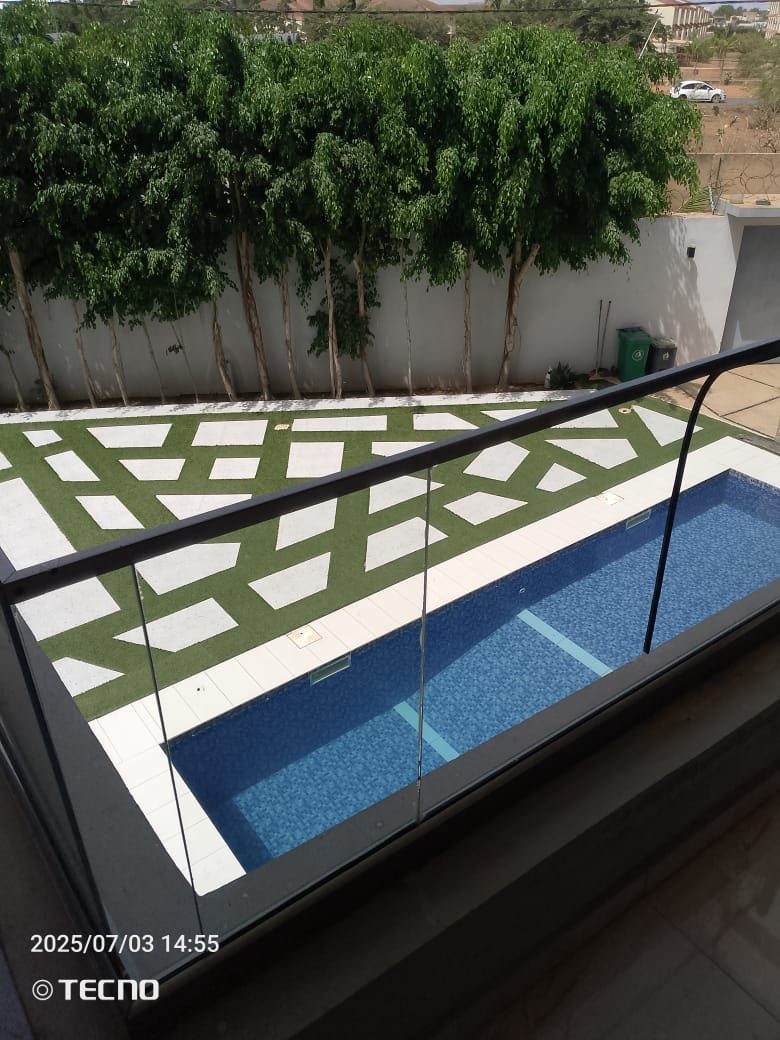 Villa R+2 de standing avec piscine à Saly, face à Diambars