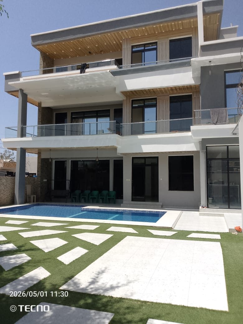 Villa R+2 de standing avec piscine à Saly, face à Diambars